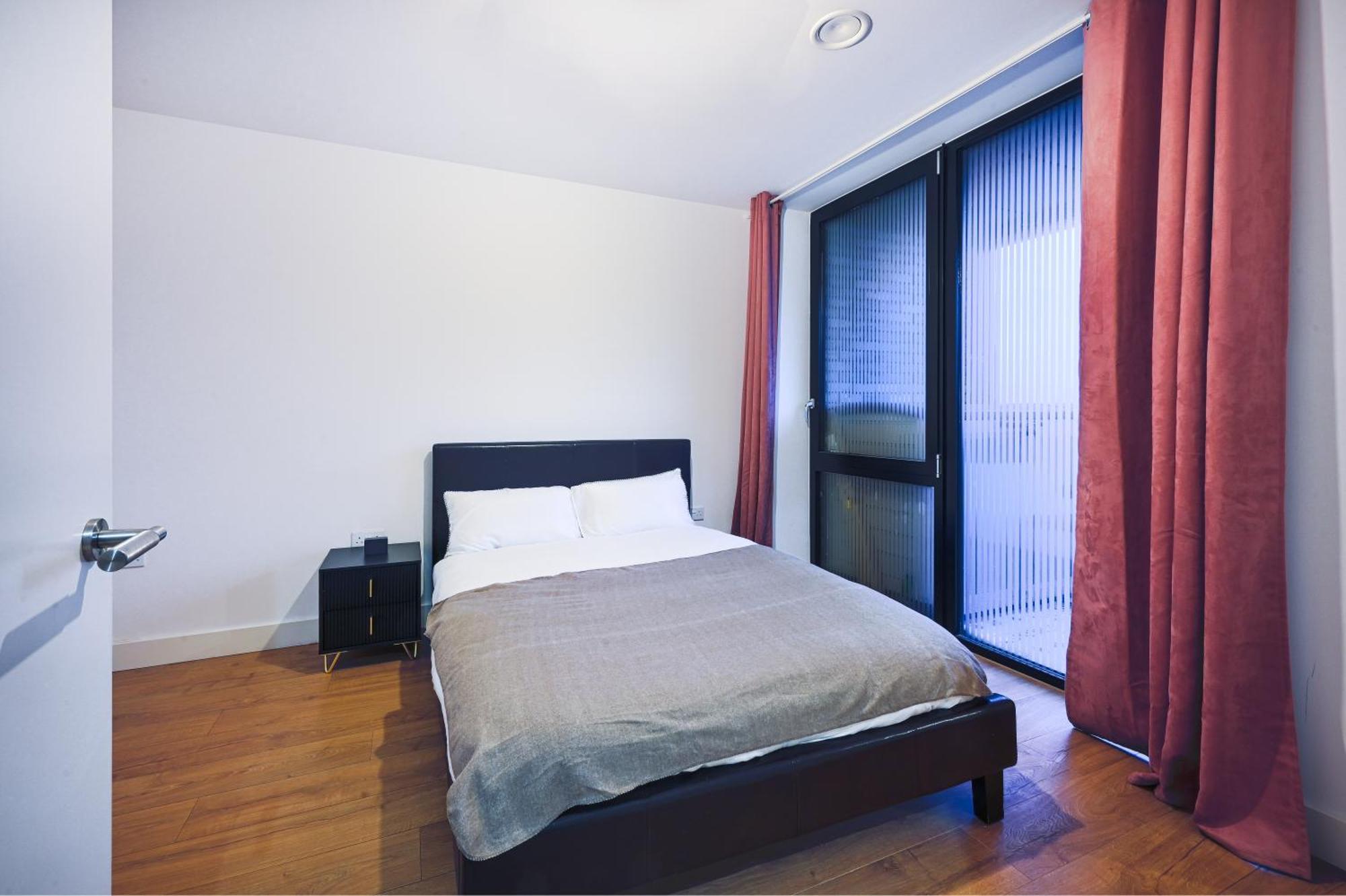 Canary Wharf E14 Modern 1 Bed High Spec Apartment *